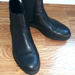 Hudson London black leather Chelsea boots. Size 8.5